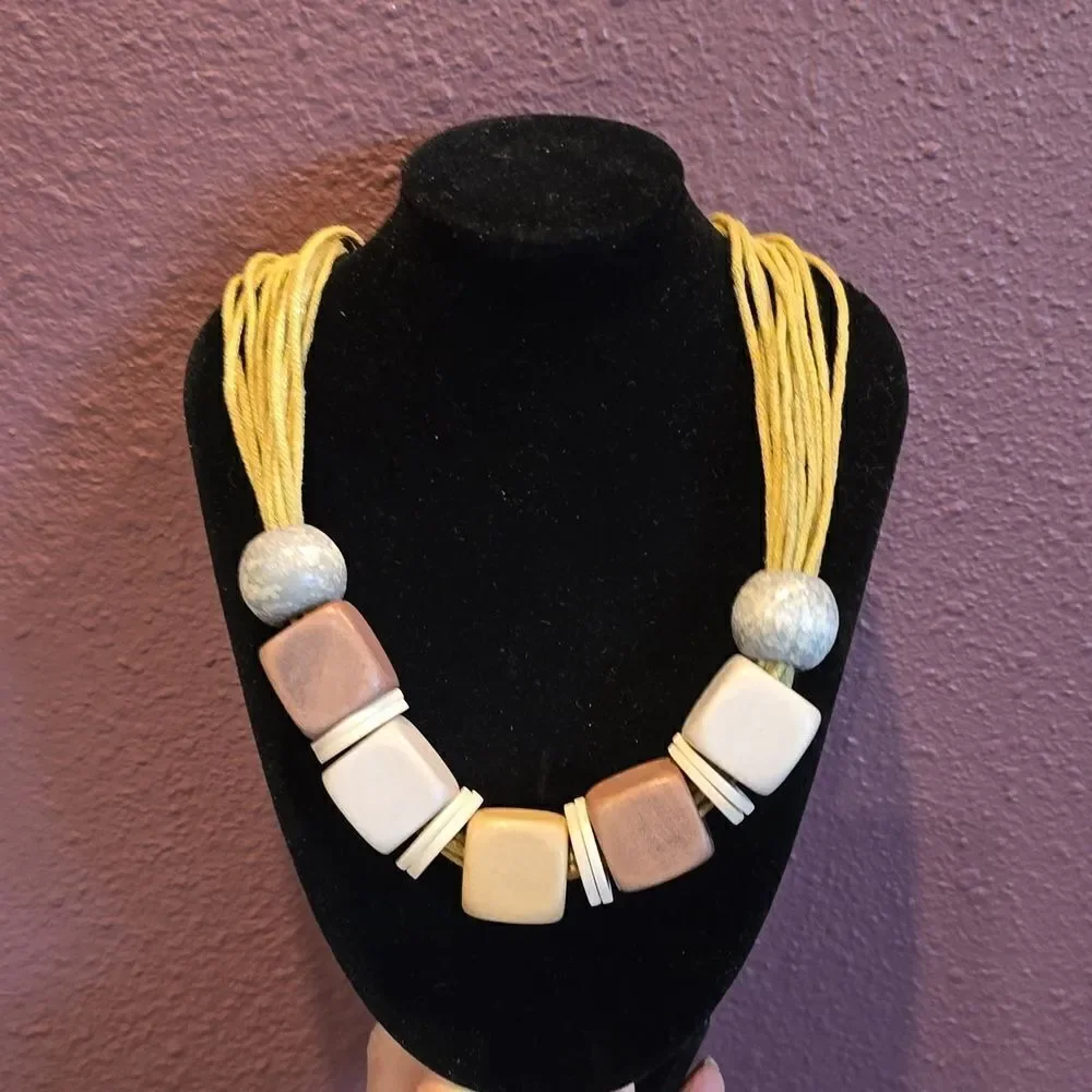 Necklace Wooden, NWOT!
